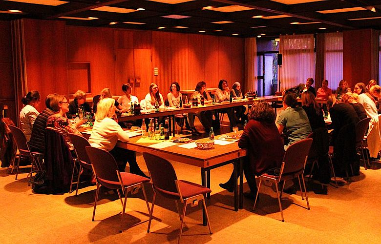 Doris Ahnen leitet AsF-Gründungsversammlung in Finthen