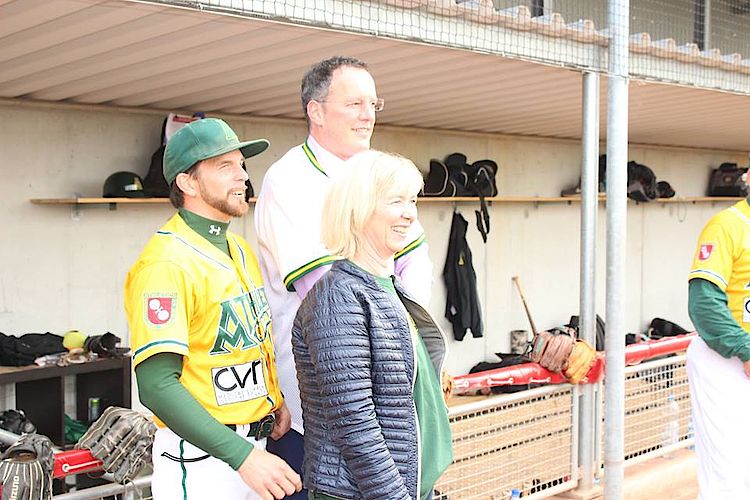 Doris Ahnen besucht Heimspiel der Mainz Athletics gegen Mannheim