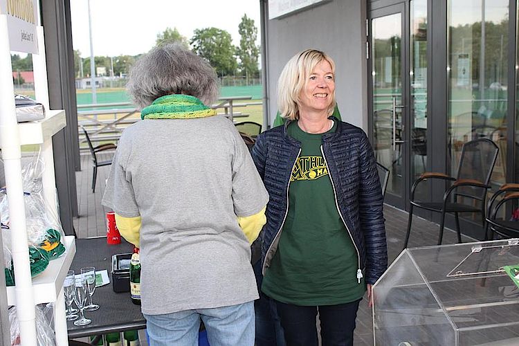 Doris Ahnen besucht Heimspiel der Mainz Athletics gegen Mannheim