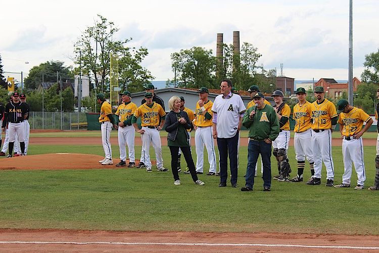 Doris Ahnen besucht Heimspiel der Mainz Athletics gegen Mannheim