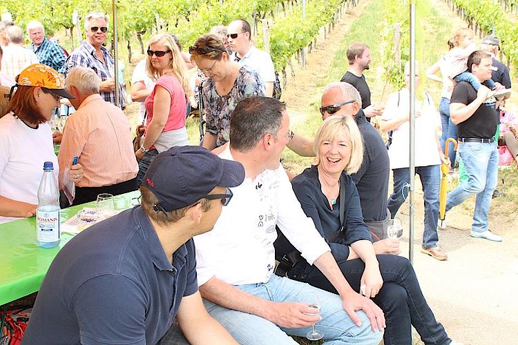 Doris Ahnen nahm an "Ebersheimer Weinwanderung" teil